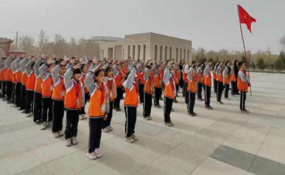 新疆维吾尔自治区喀什地区巴楚县教育局关工委开展“缅怀先烈，致敬英雄，传承精神”活动