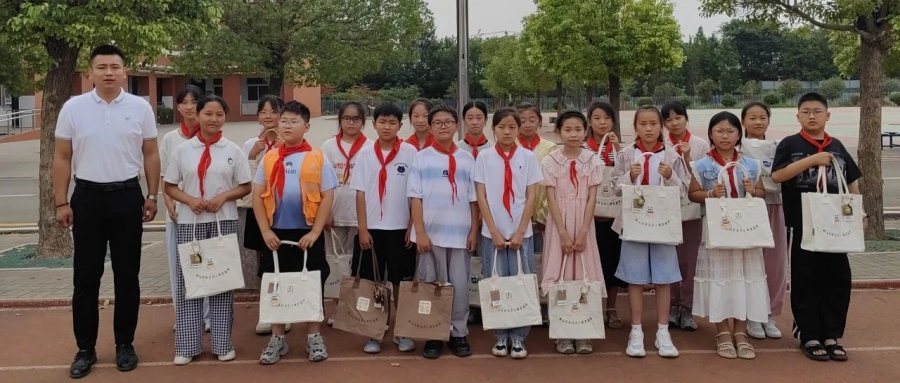 江苏省徐州市铜山新区长安路小学关工委开展优秀少先队员表彰活动