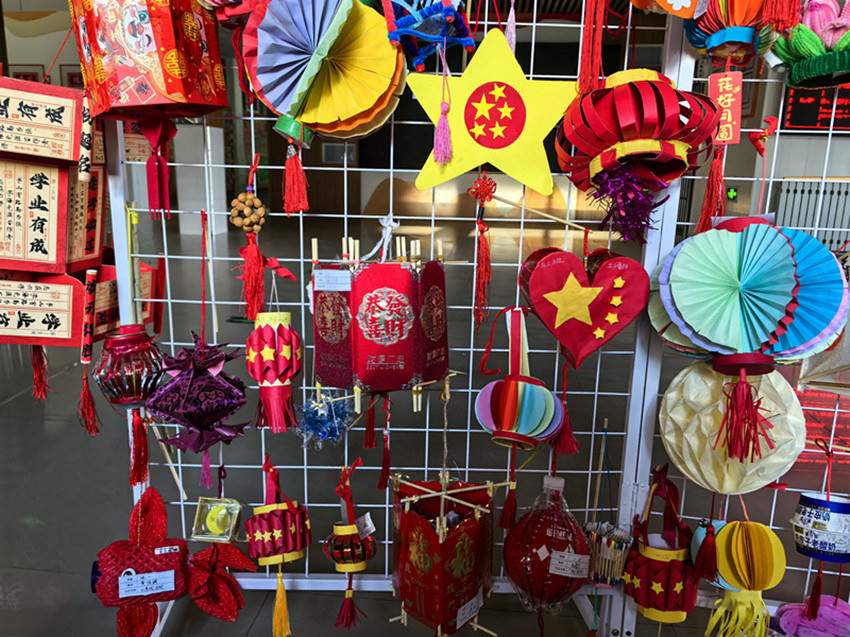 以灯为媒  绘就尚美教育新图景——内蒙古自治区赤峰市元宝山区元矿小学关工委开展小学生灯笼制作活动