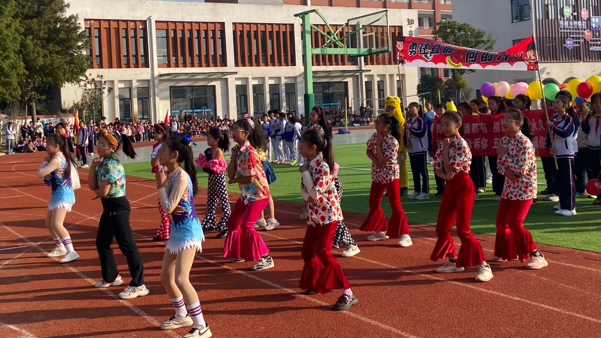 江苏省徐州市铜山区房村镇中心小学关工委举办2025年秋季学生运动会