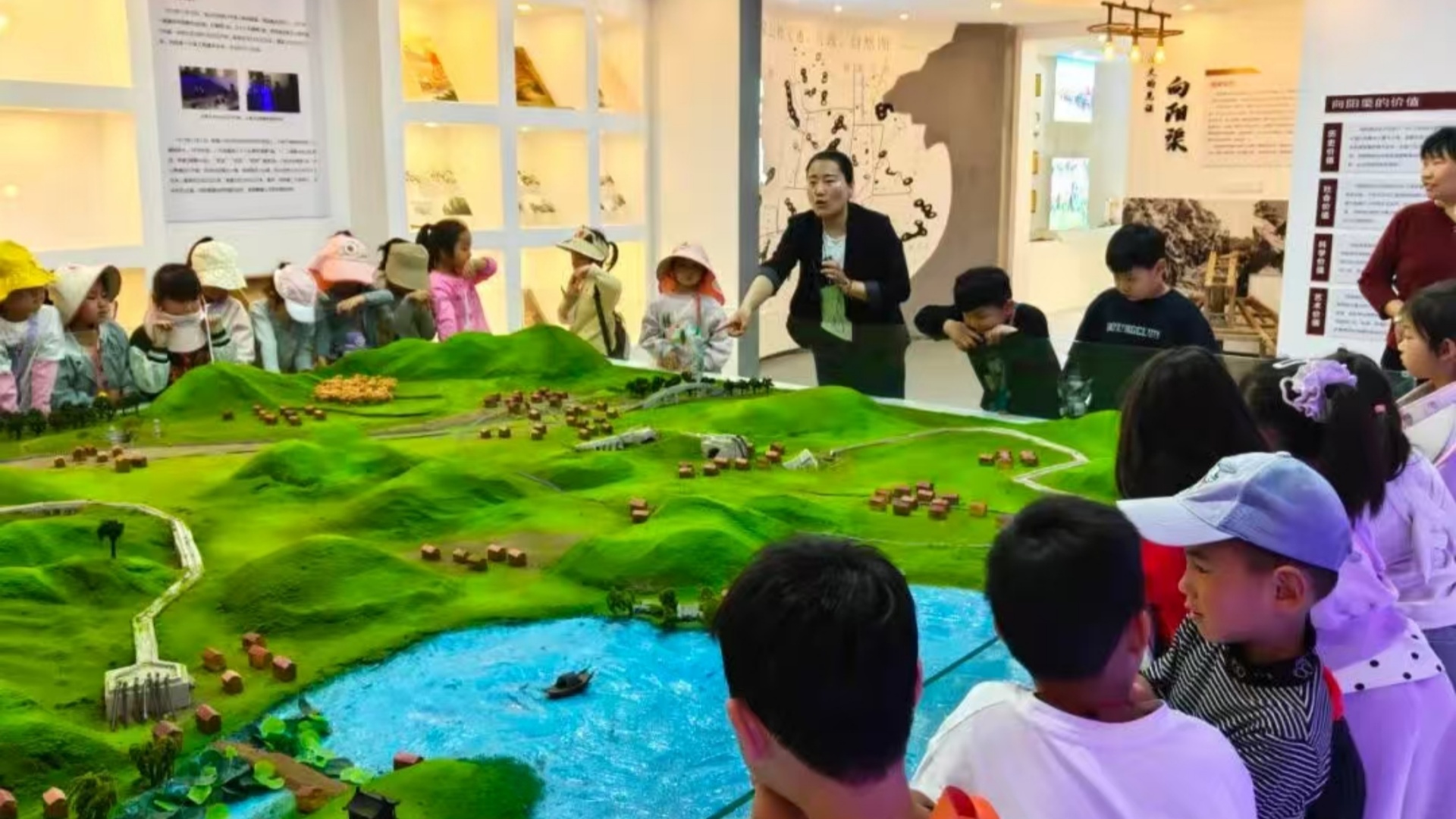 走进记忆馆 探寻家乡情——江苏省徐州市铜山区柳泉镇关工委文化站联合中心幼儿园开展研学活动