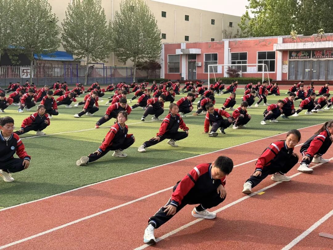 活力强体能 少年展英姿——山东省临沂市河东区八湖镇柴河小学体能提升操评比活动圆满落幕