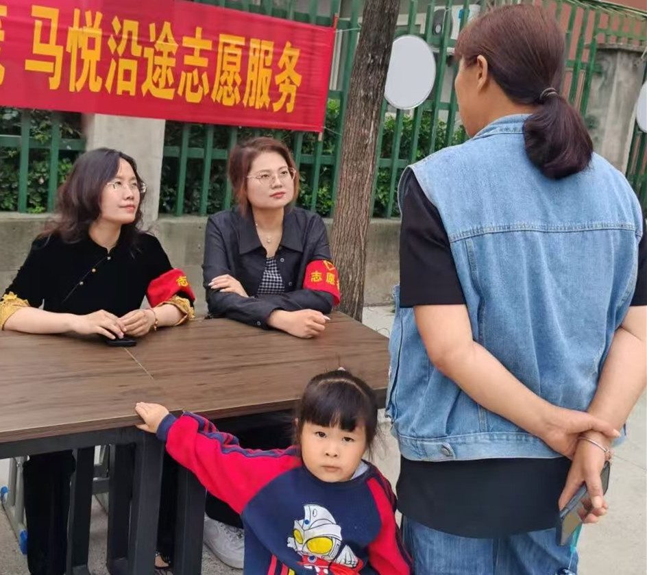 荷凰正茂 马悦沿途——江苏省徐州市铜山区郑集镇关工委开展“5·25”暖心志愿疏导服务活动