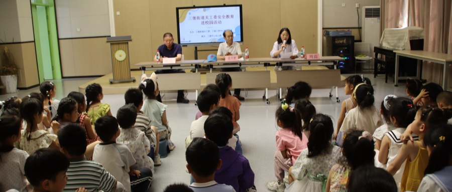 江苏省徐州市铜山区三堡街道关工委举行“十防”安全教育进校园启动仪式
