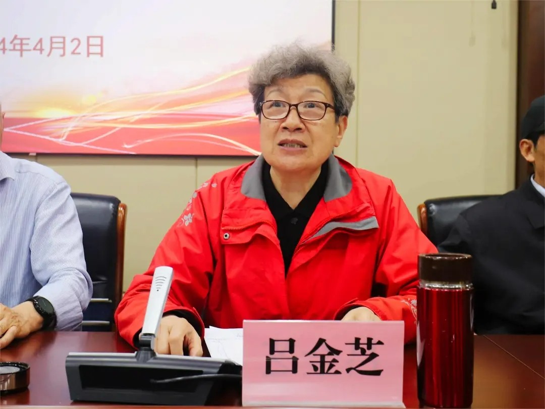 市关工委常务副主任吕金芝主持会议.jpg