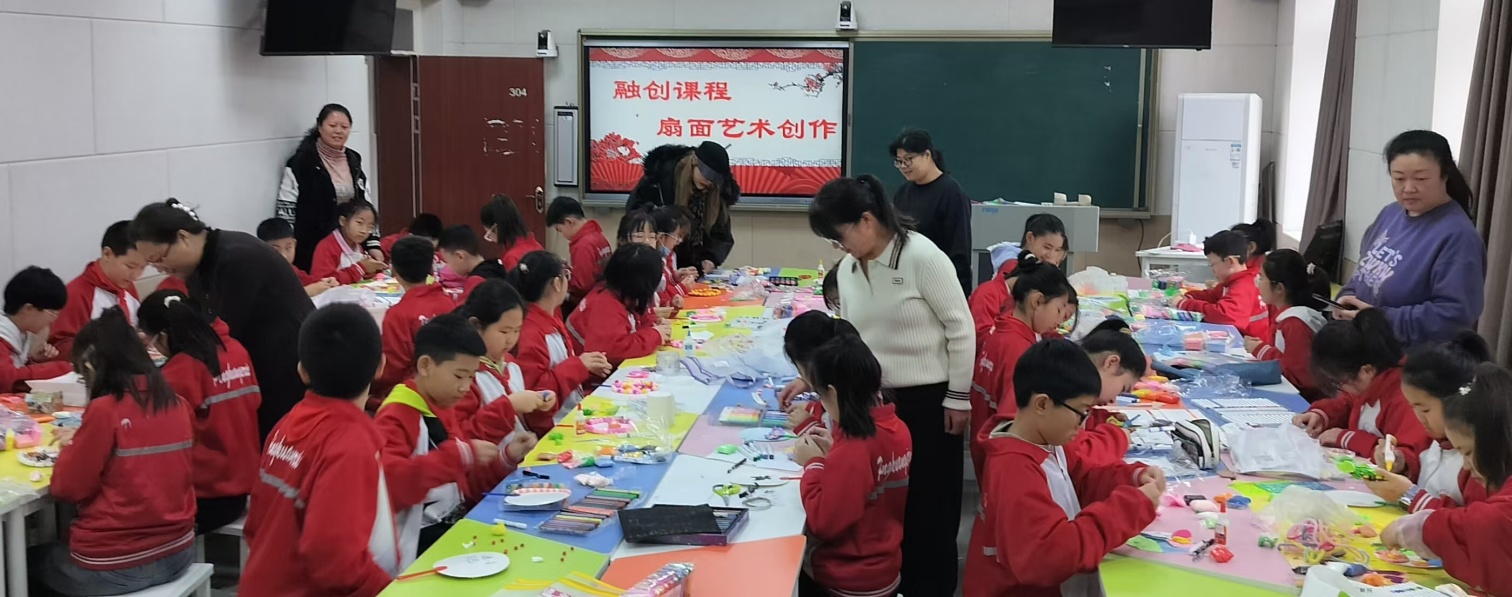 执扇尔雅 妙笔生花 ——内蒙古自治区赤峰市元宝山区平矿二小关工委举办扇面艺术创作比赛