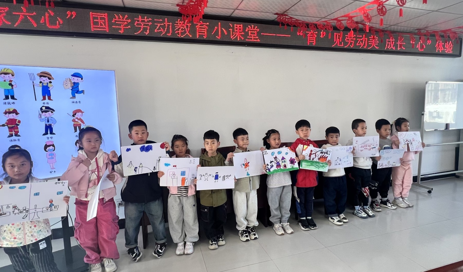 “育”见劳动美 成长“心”体验 ——内蒙古赤峰市元宝山区东城街道英河社区关工委国学劳动教育小课堂开课