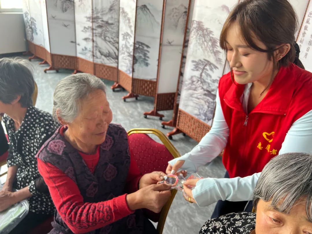 民族团结一家亲 端午敬老送安康 ——内蒙古自治区赤峰市元宝山区风水沟镇关工委举办端午节活动