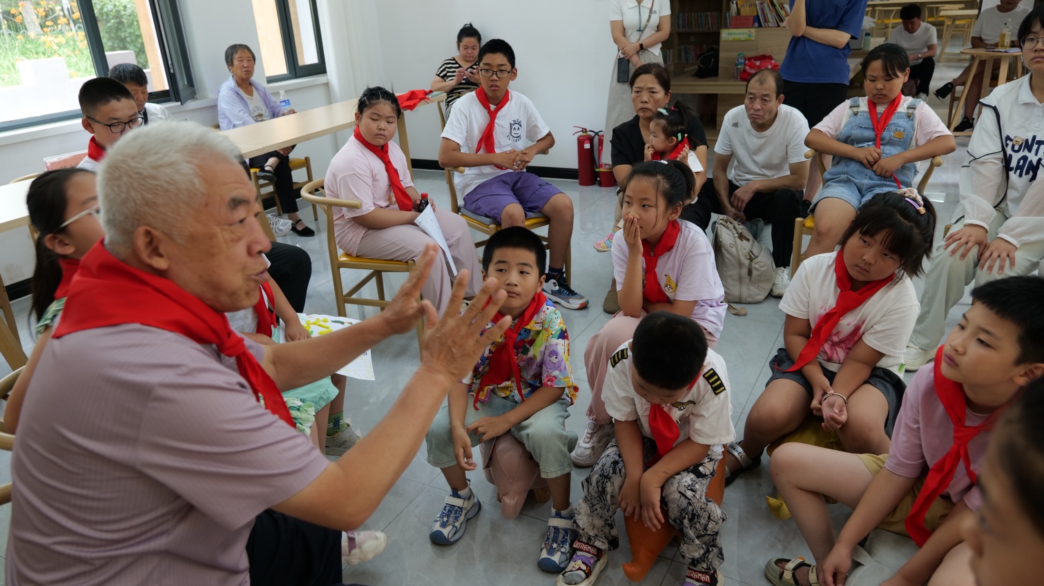 听红色故事  做红色传人——内蒙古自治区赤峰市元宝山区平庄城区街道锦山社区关工委举办庆祝建军节活动