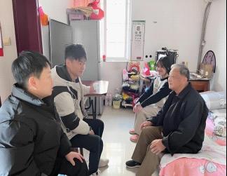 四川省雅安市宝兴县开展“关”爱到家走访慰问困境青少年活动