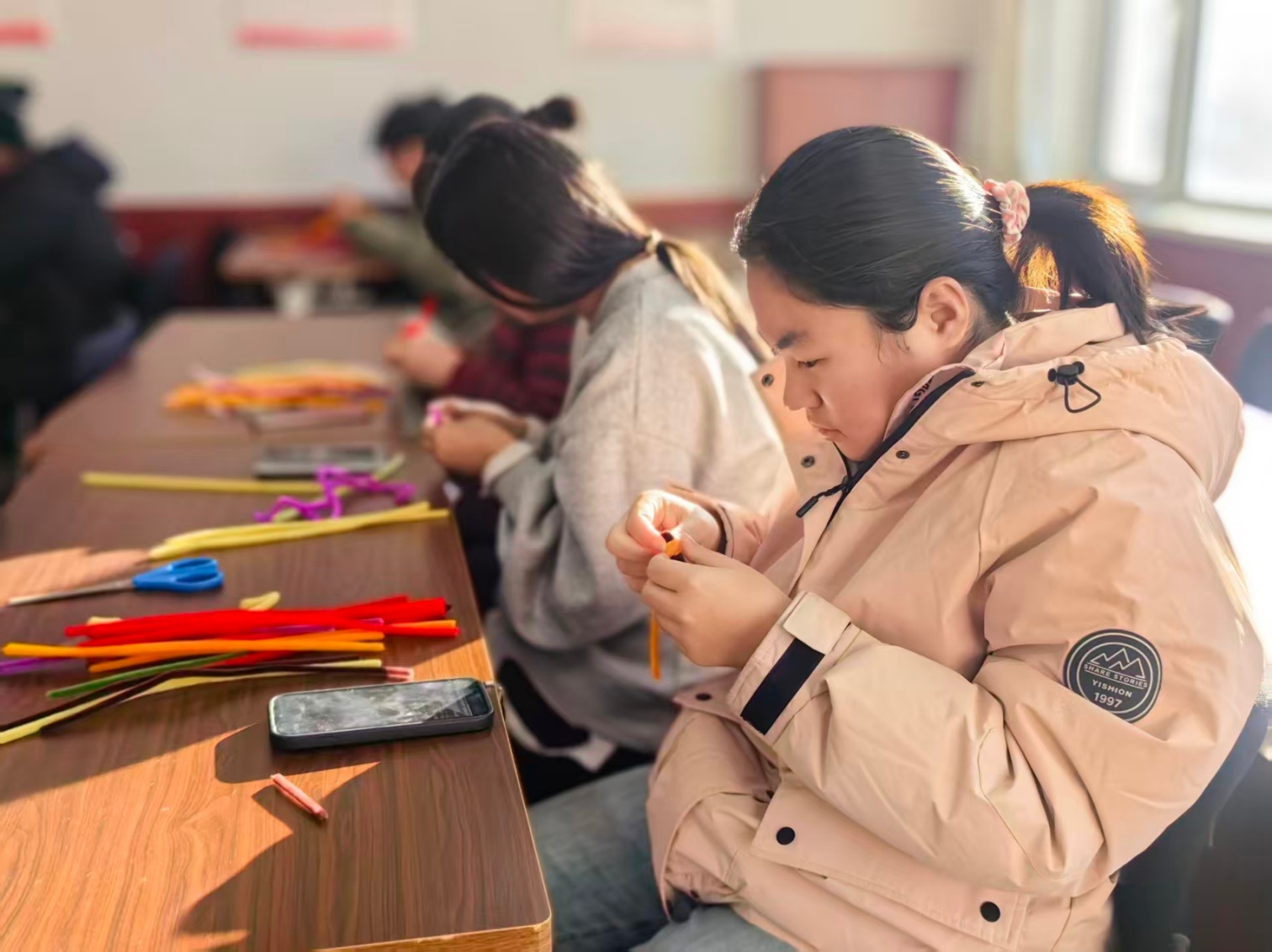 内蒙古自治区赤峰市元宝山区西城街道惠宁东社区关工委 开展“巧扭萌趣童心 手作喜迎马年”主题活动