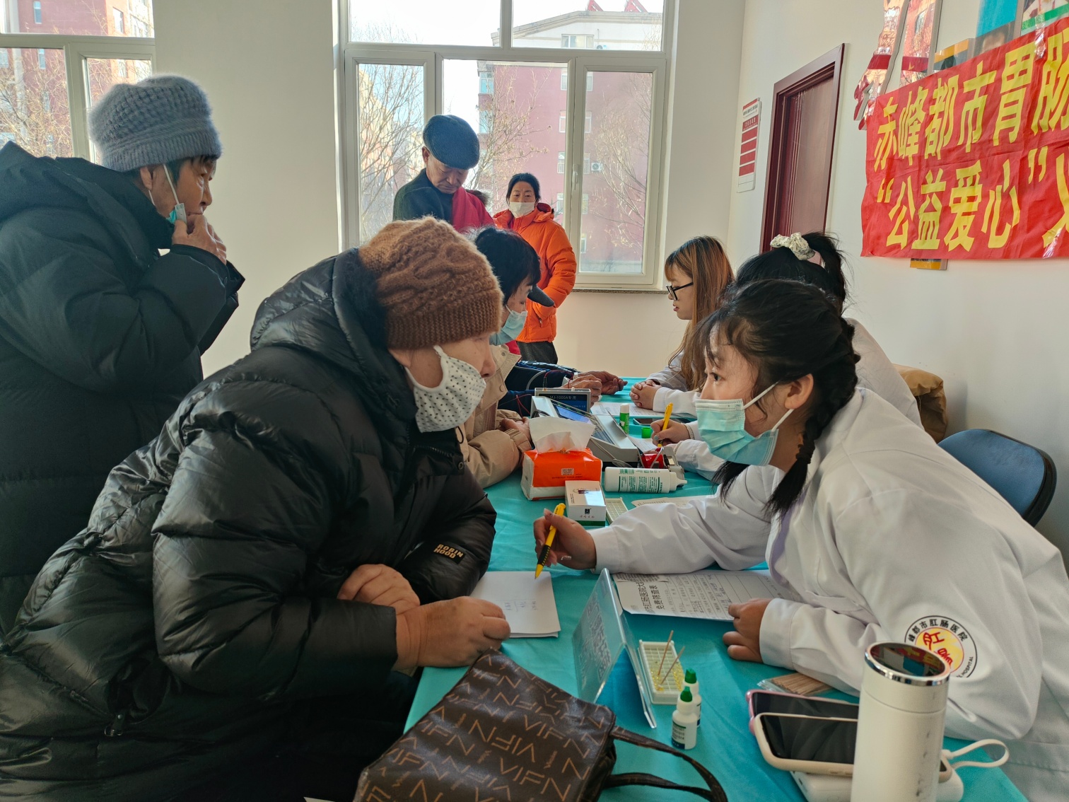 内蒙古自治区赤峰市元宝山区西城街道锦绣社区关工委 开展“爱心义诊进社区 健康关怀暖人心”活动