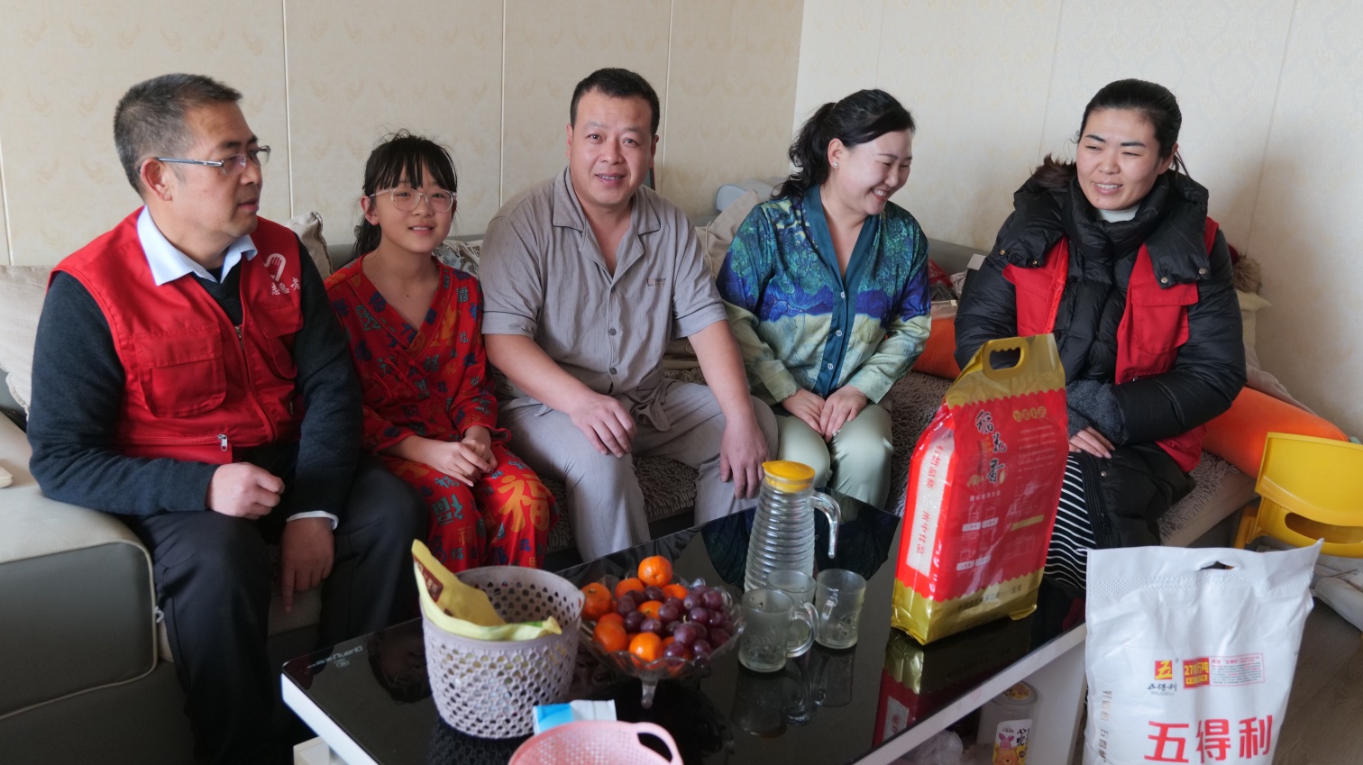 暖冬传爱不缺位 蓝哈达情暖雏燕心——内蒙古自治区赤峰市元宝山区草原兰哈达协会关工委慰问困境儿童