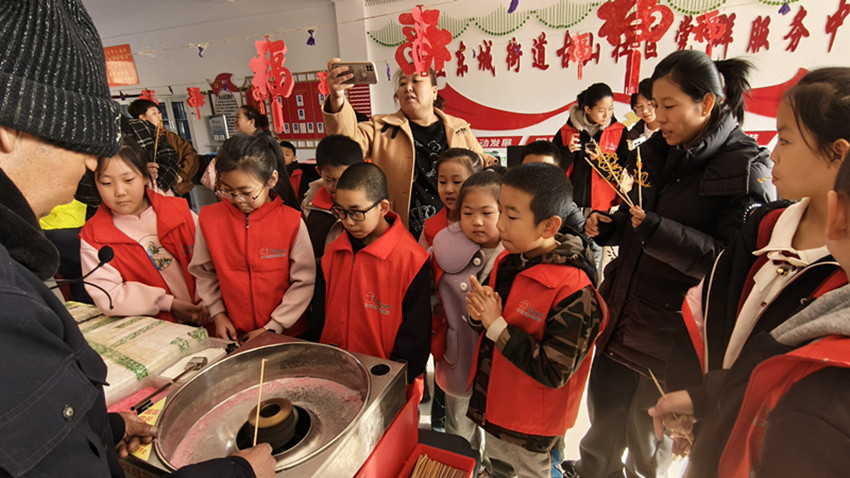 甜蜜非遗闹元宵 邻里同乐猜灯谜——内蒙古自治区赤峰市元宝山区东城街道古山社区关工委开展元宵节主题活动