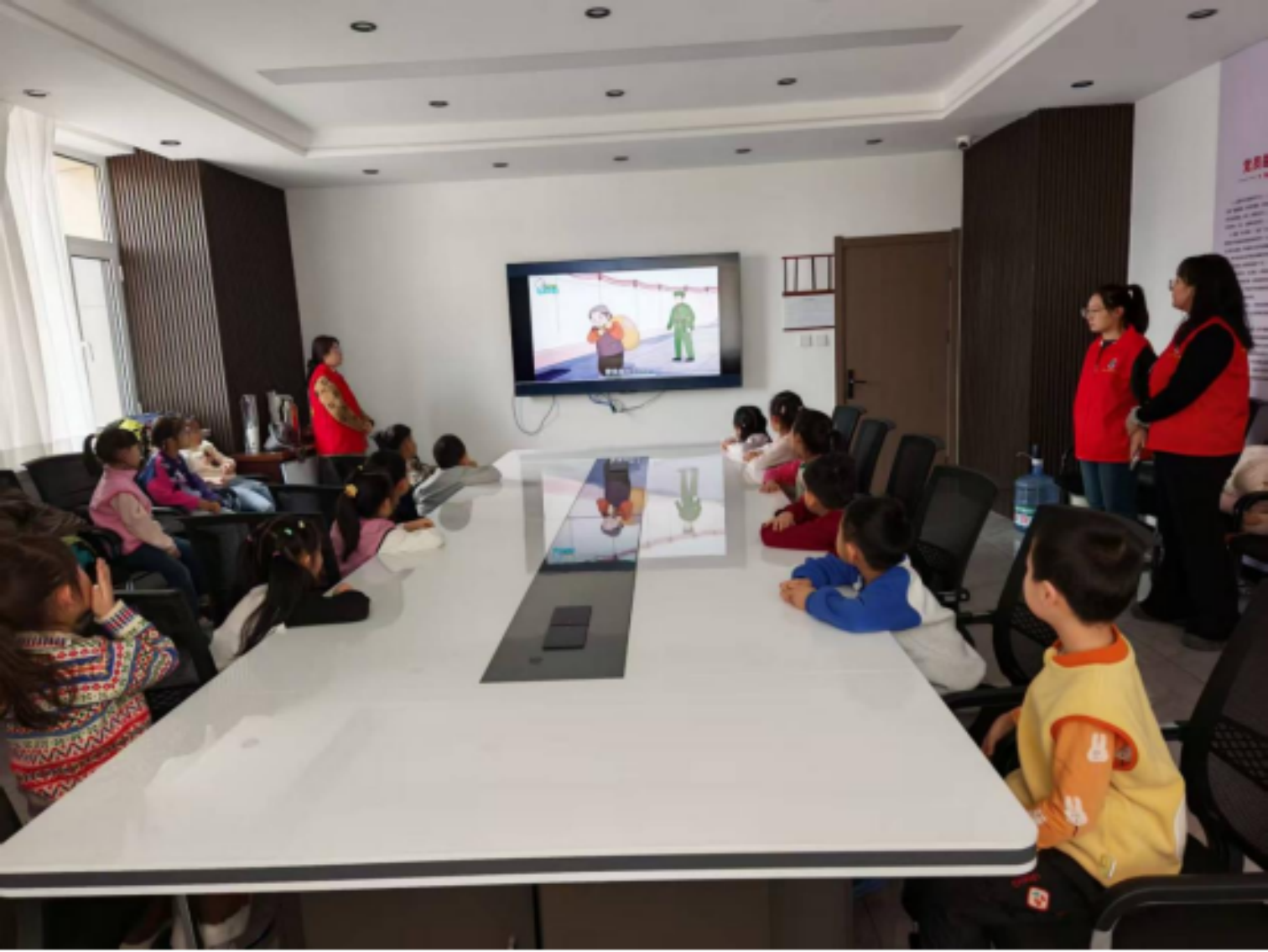 童心向雷锋 善念伴成长——内蒙古自治区赤峰市元宝山区西城街道新景四季东社区、四幼关工委为儿童讲述雷锋故事