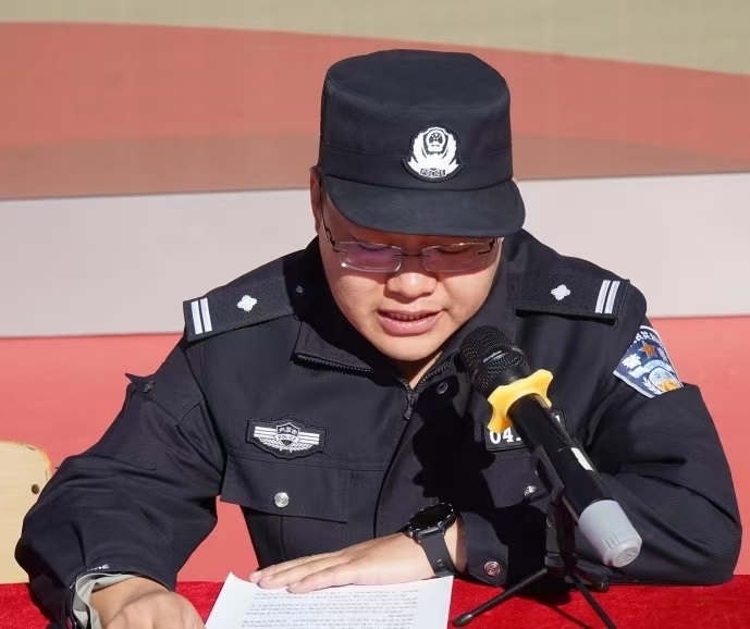 内蒙古自治区赤峰市翁牛特旗乌丹第二中学关工委开展“警学携手筑屏障 法治宣讲进校园”专题讲座活动