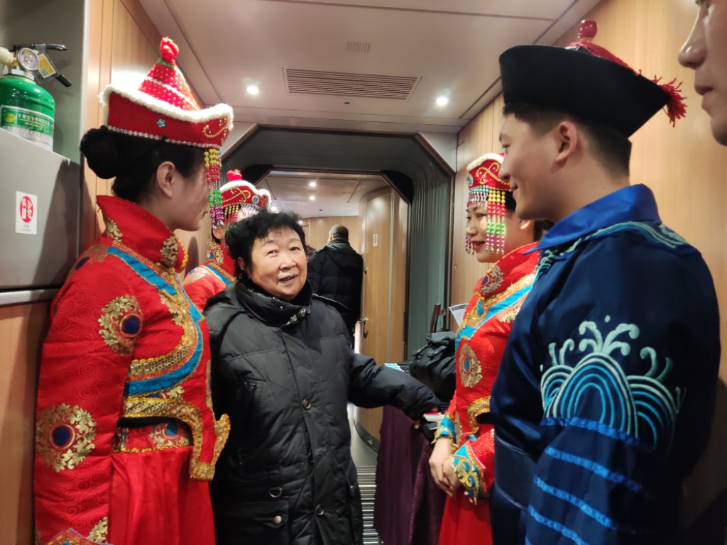 沈阳客运段关工委提前部署春运工作，携手青年志愿者温暖旅客回家路，确保春运任务圆满完成