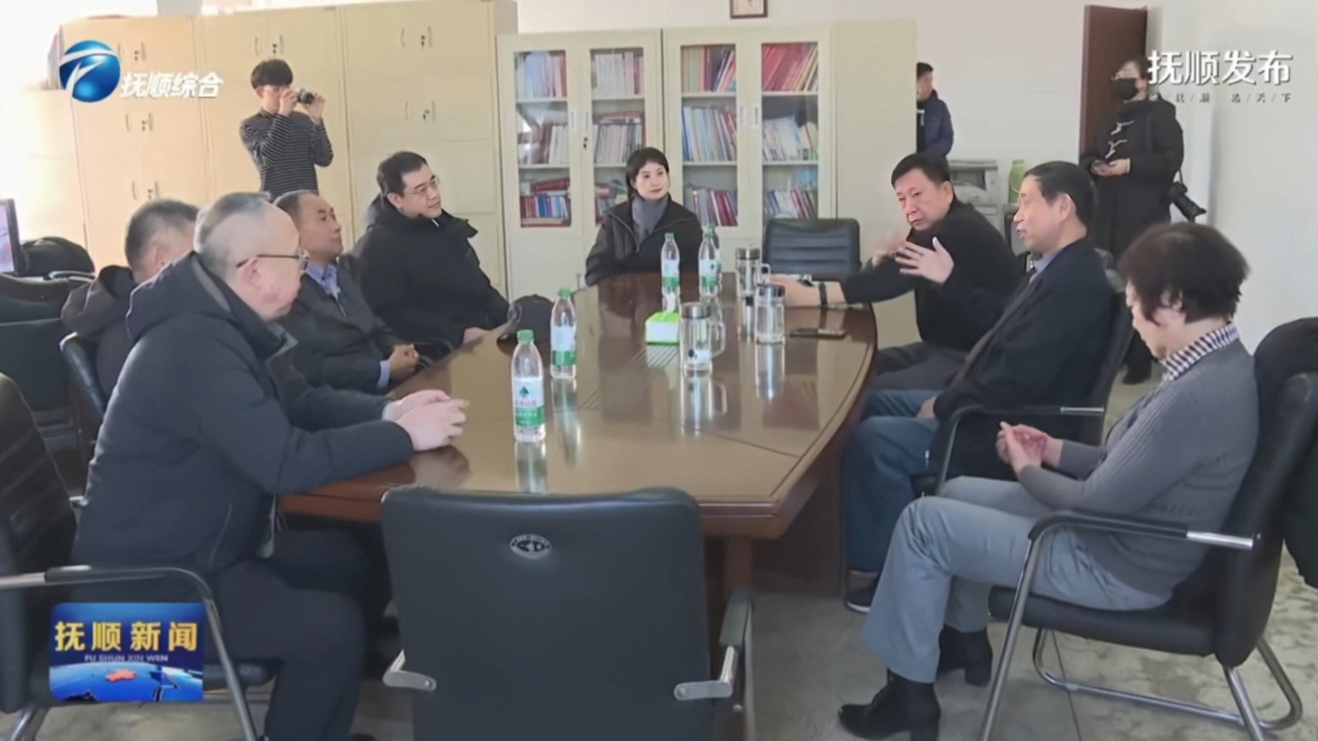 辽宁省抚顺市政协主席于万军到市关工委走访慰问