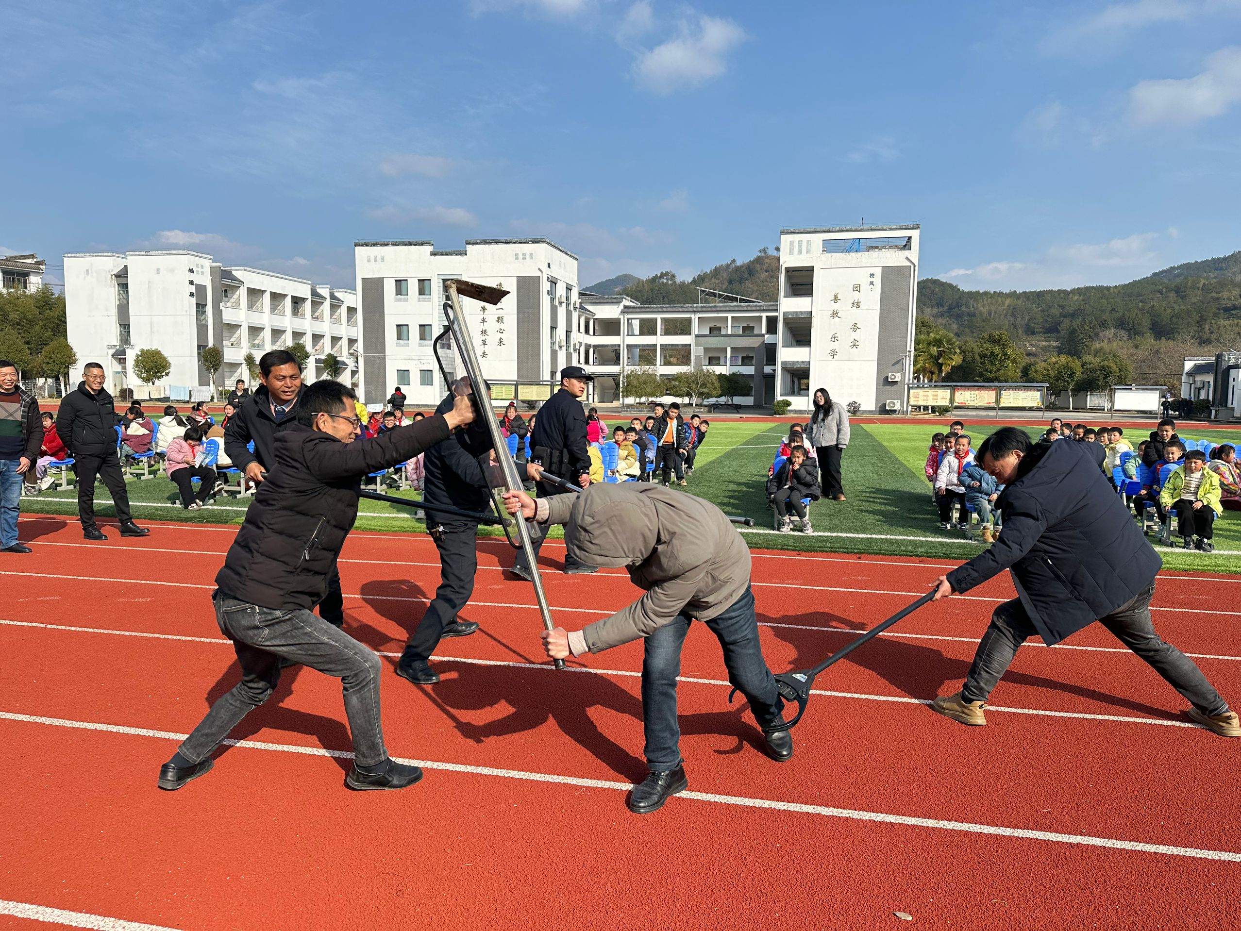 安徽省黄山市徽州区呈坎镇关工委开展“三位一体”安全宣讲进校园活动