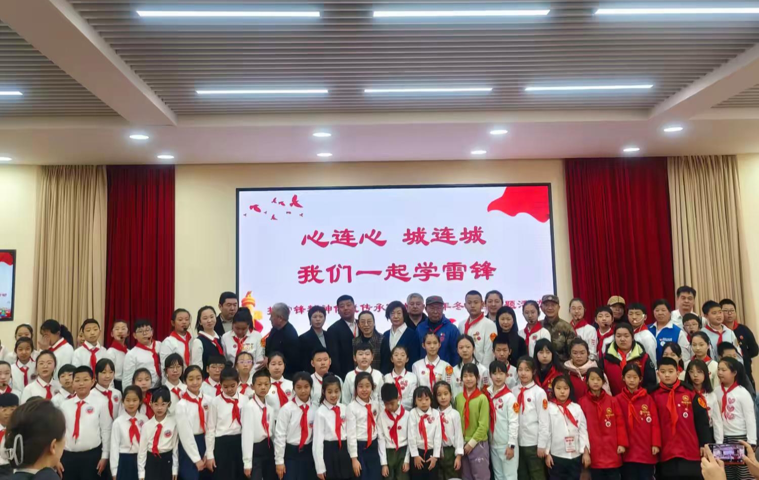 辽宁省抚顺市关工委联合市委宣传部、市雷锋纪念馆共同举办“心连心 城连城 我们一起学雷锋”研学活动