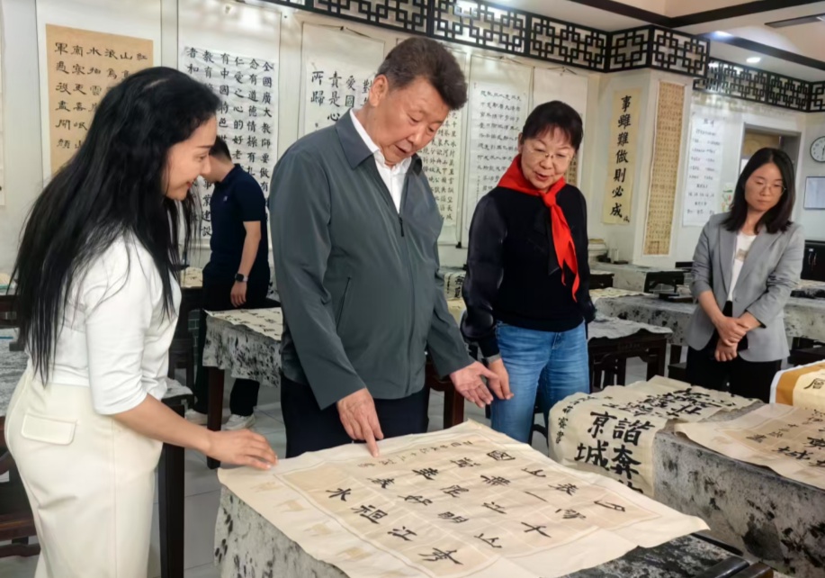 新疆维吾尔自治区关工委常务副主任巴代一行赴喀什地区调研关心下一代工作