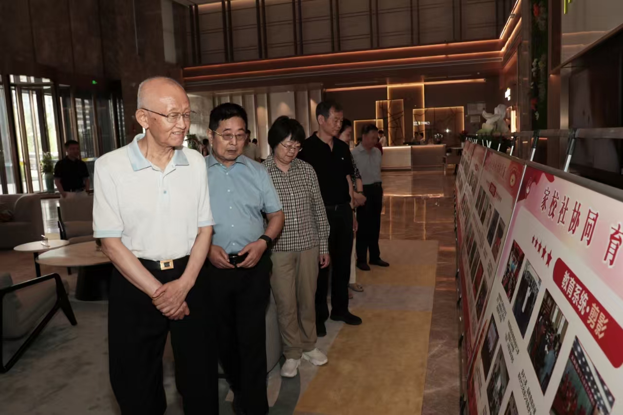 安徽省关工委、省教育厅、省妇联在阜阳市太和县联合主办“弘扬好家风 五老育新人·红星家教大讲堂”活动