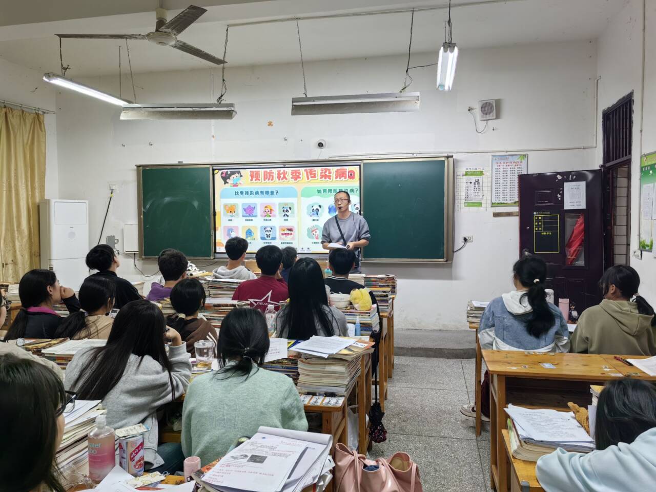 重庆市垫江八中关工委组织开展了秋季传染病防控教育主题班会活动