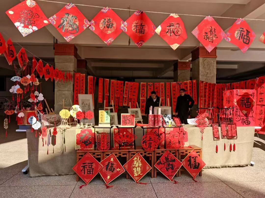 四川省凉山州盐源县关工委联合盐源县中学校举办“写好中国字·传承中华魂”书法展览