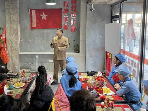 在红色食堂讲红色故事