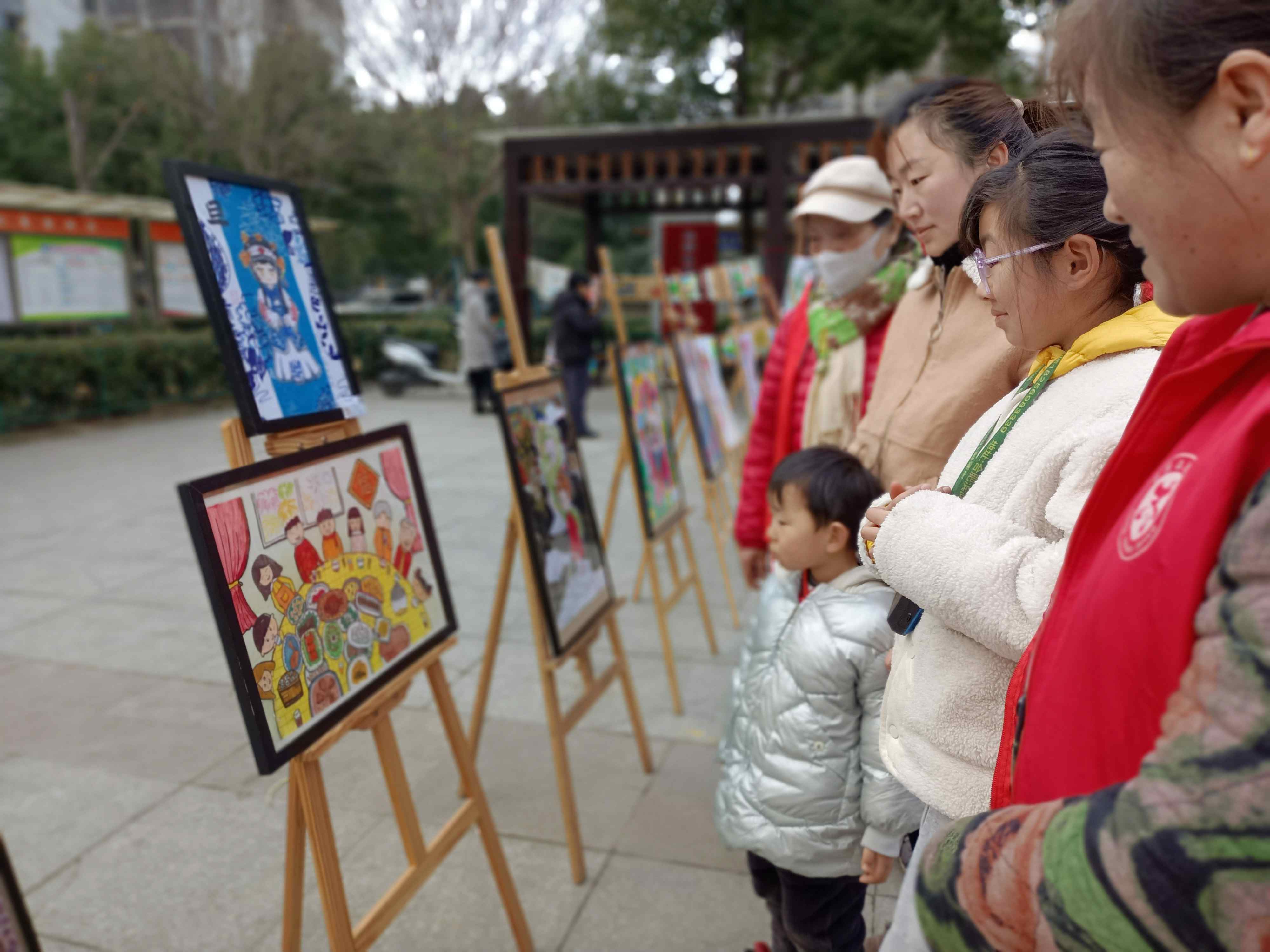 安徽省合肥市包河区烟墩街道欣园社区关工委开展“新生活 新风尚 新年画”——我们的小康生活美术展