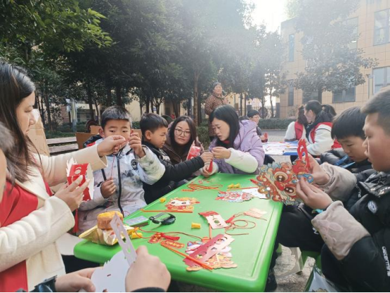 四川省雅安市雨城区青江街道孝廉社区关工委组织开展春节游园主题活动