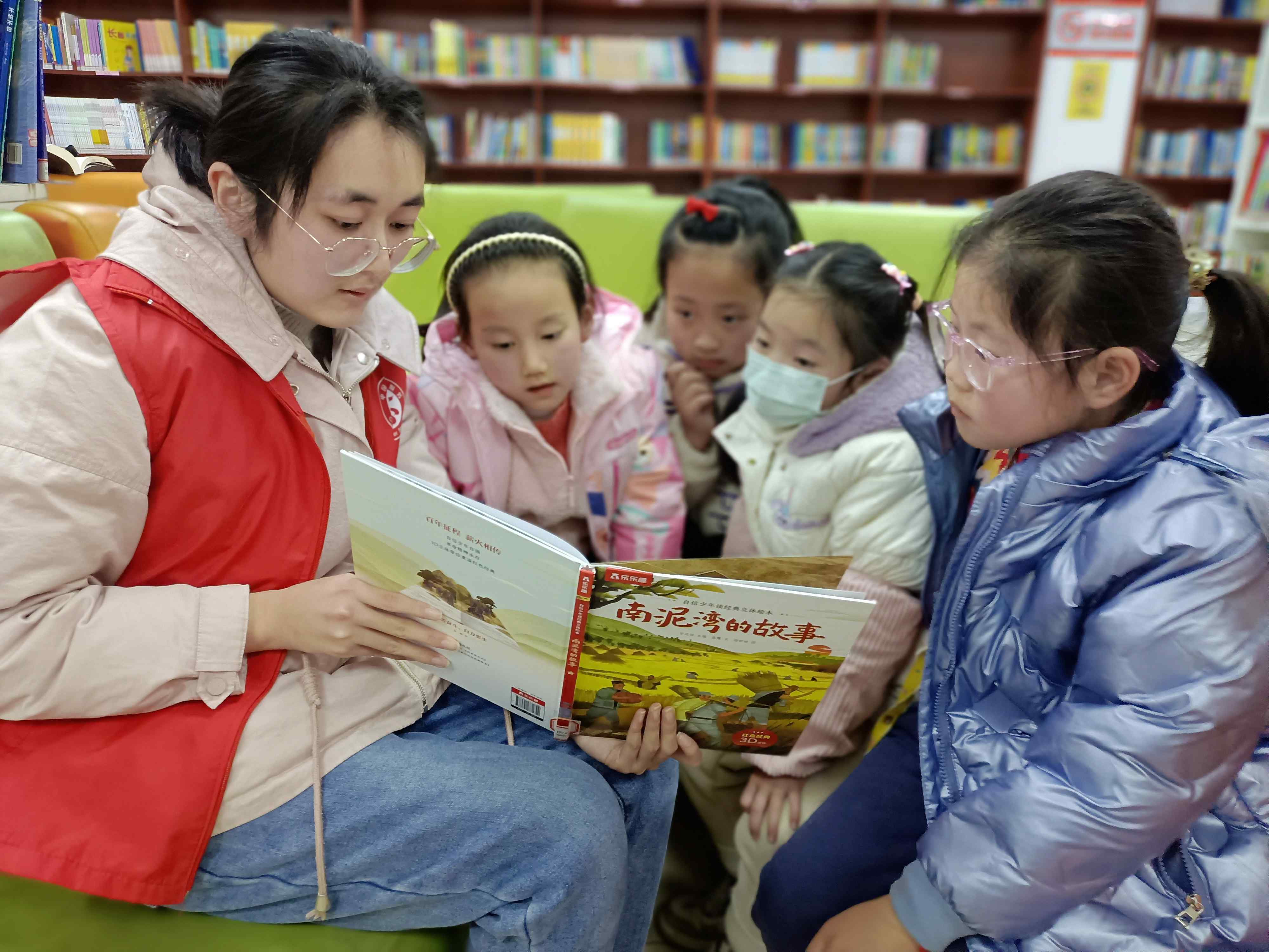 安徽省合肥市包河区烟墩街道欣园社区关工委开展“红色绘本润童心 携手共进促成长”南泥湾的故事绘本阅读活动