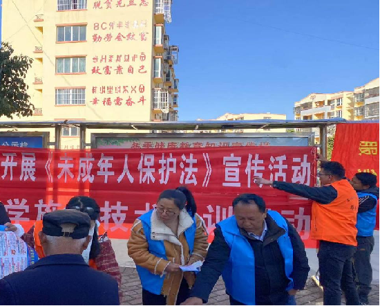 四川省凉山州喜德县关工委开展控辍保学法治宣传活动