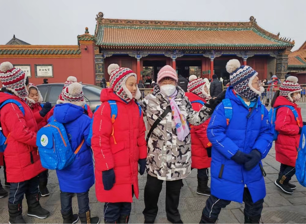 爱心资助 圆山里孩子的游学梦——辽宁省沈阳市皇姑区陵东街道展望社区党委、关工委最美“五老”献爱心捐赠活动