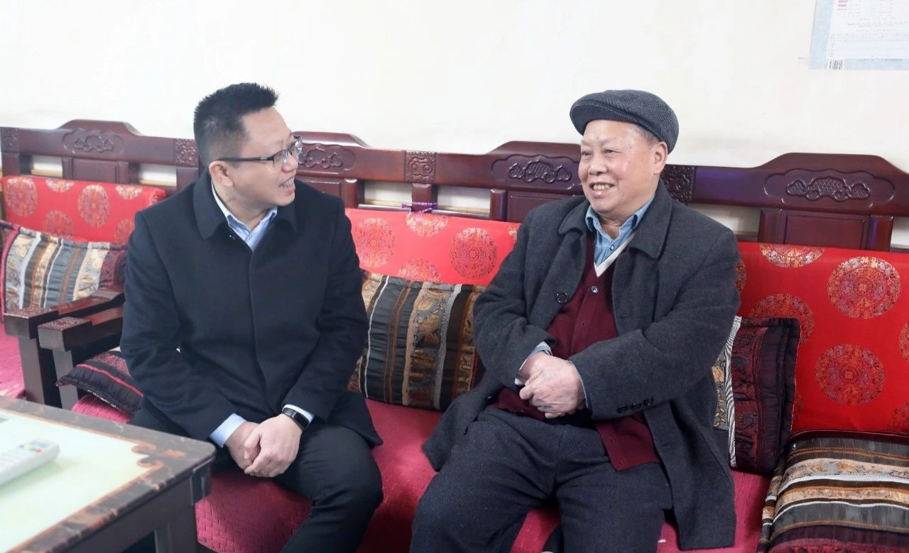 贵阳市乌当区四大班子领导走访慰问离退休老干部