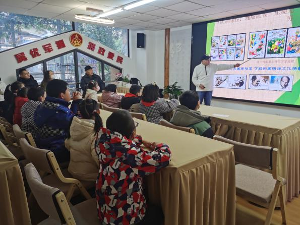 成都市金牛区银桂社区关工委举办龙年邮票与集邮知识讲座
