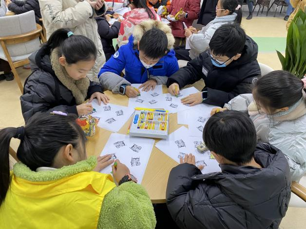 成都市金牛区黄忠社区关工委开展“新春庙会 亲密家庭”亲子教育活动