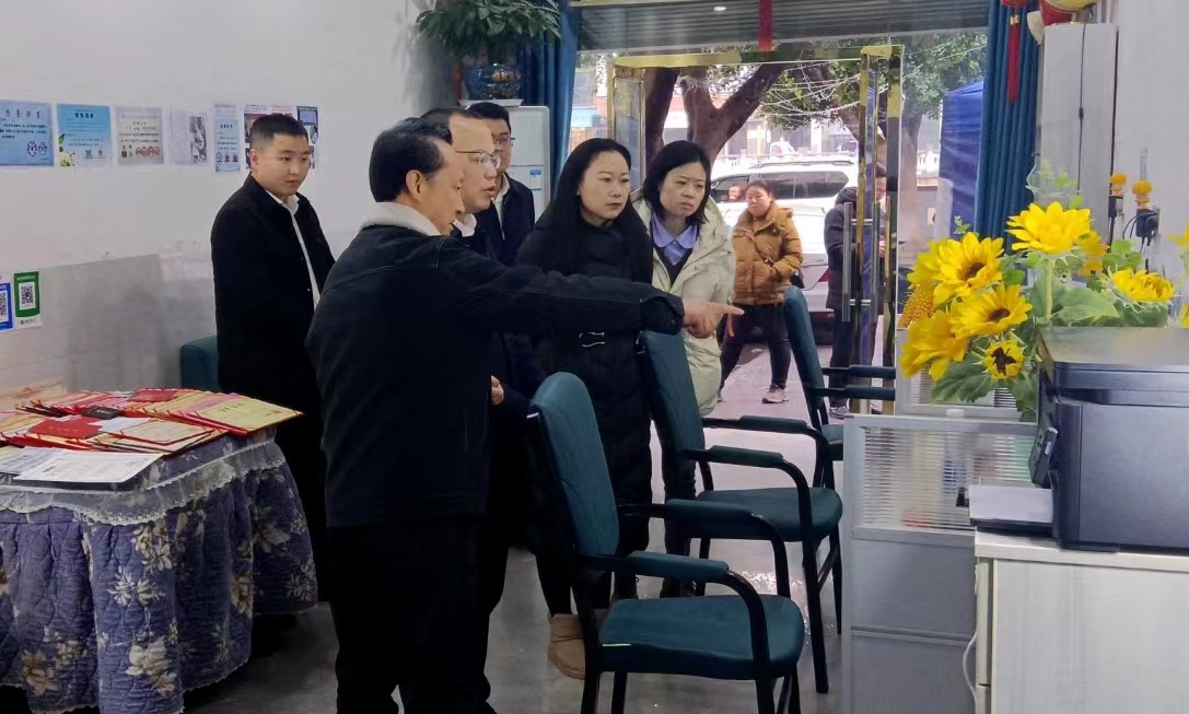 四川省泸州市：古蔺县委书记节前慰问“五老”