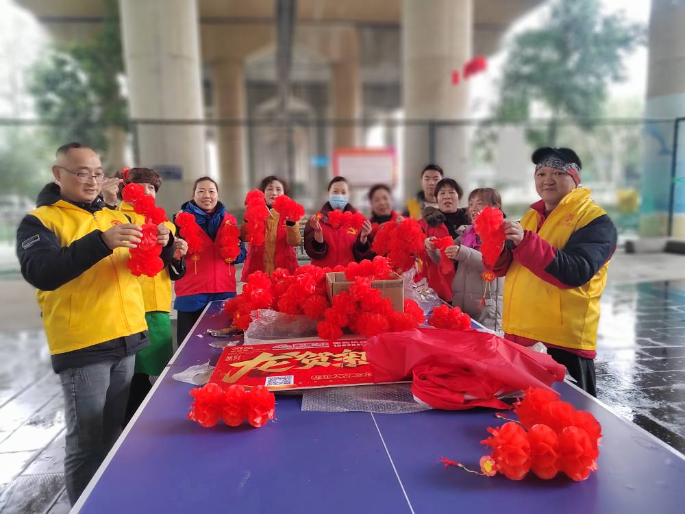 成都市金牛区王贾桥社区关工委开展“除尘辞旧，迎新纳福”志愿活动