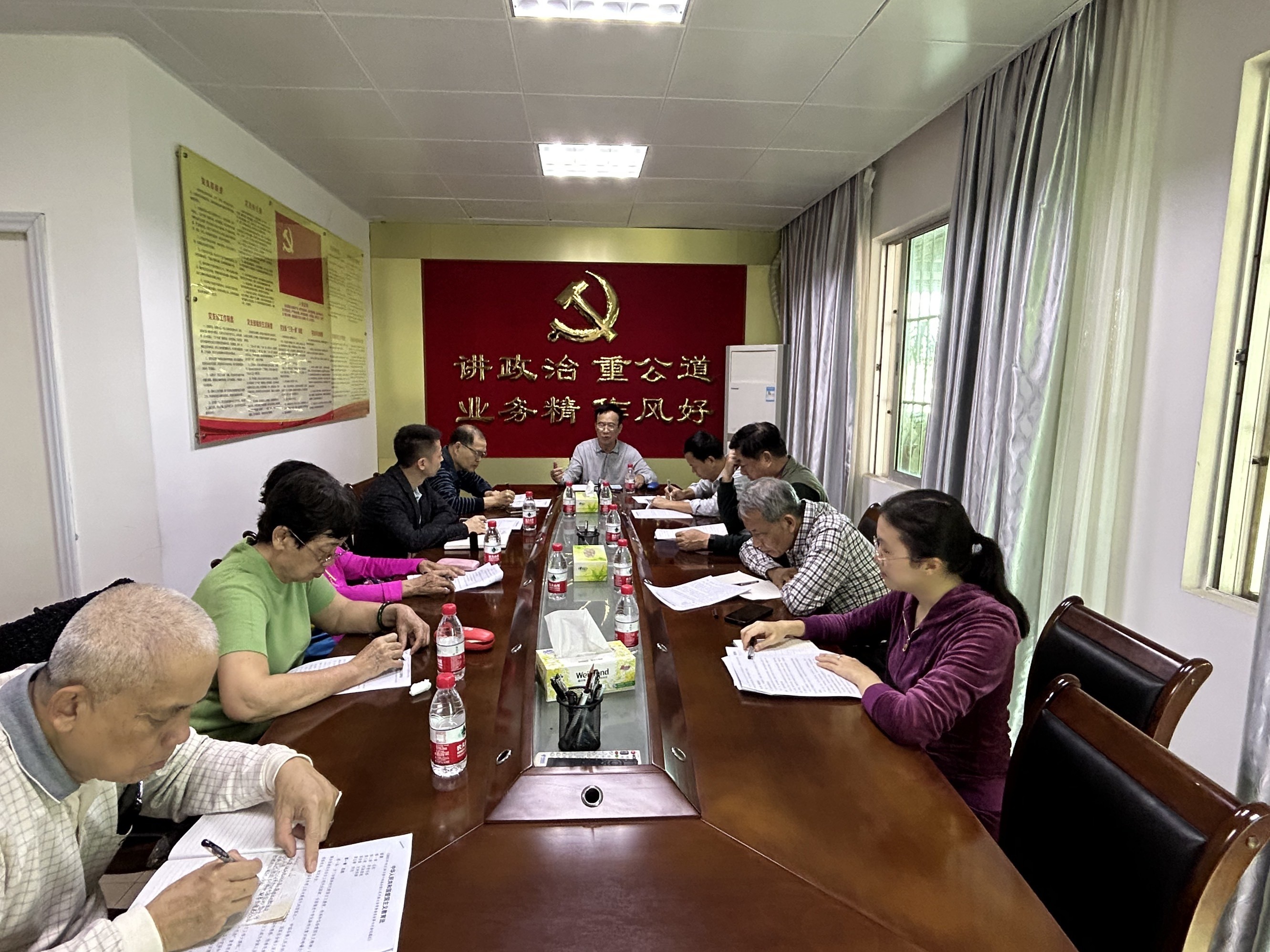 海南省海口市美兰区关工委召开集中学习会，学习《爱国主义教育法》