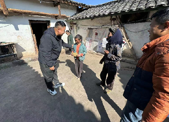 凉山州喜德县关工委开展“老少牵手·温暖童心”走访慰问困境儿童活动