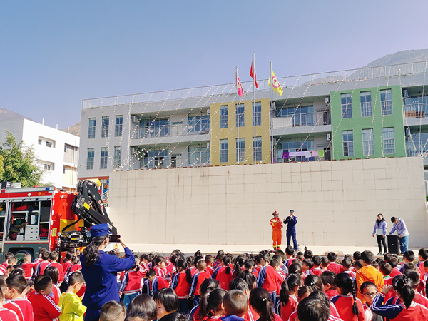 四川省宁南县关工委携手县消防大队、第二幼儿园关工委联合开展新学期消防演练活动