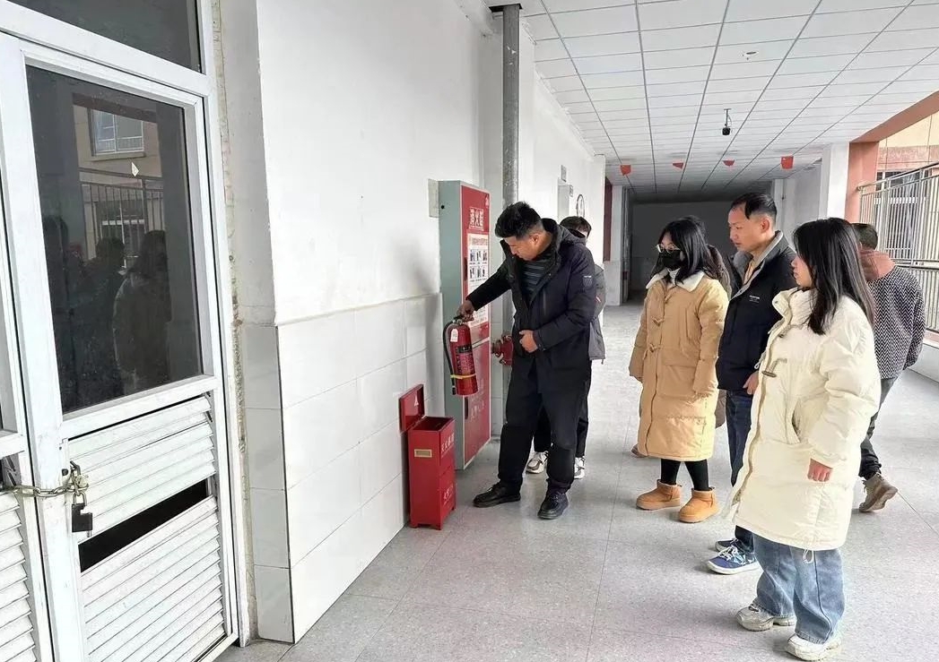 四川省越西县关工委开展校园安全隐患排查