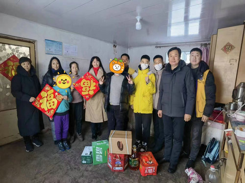 黑龙江省牡丹江市阳明区磨刀石镇中心校关工委开展“爱心传递 情暖寒冬”慰问困难学生活动