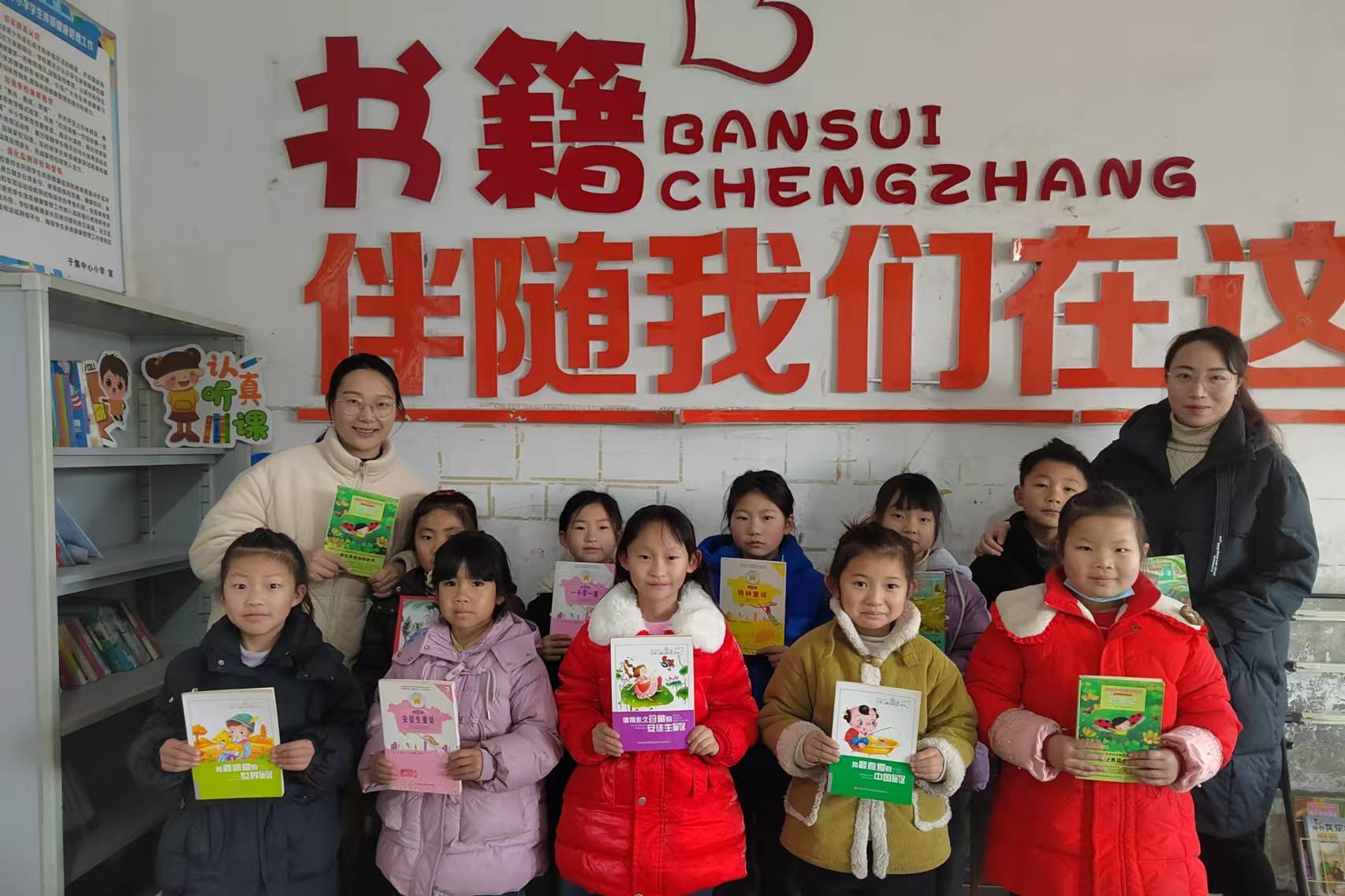 安徽省阜阳市阜南县于集乡北京律师希望小学关工委开展“读快乐童话，享快乐童年”阅读活动