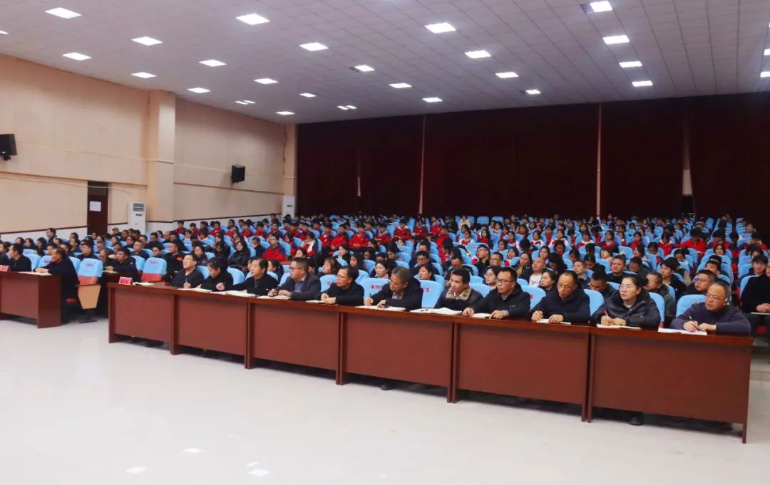 贵州省黔南州三都县关工委顾问、县委书记到学校作《弘扬抗美援朝精神 勇当强国建设栋梁》爱国主义主题宣讲