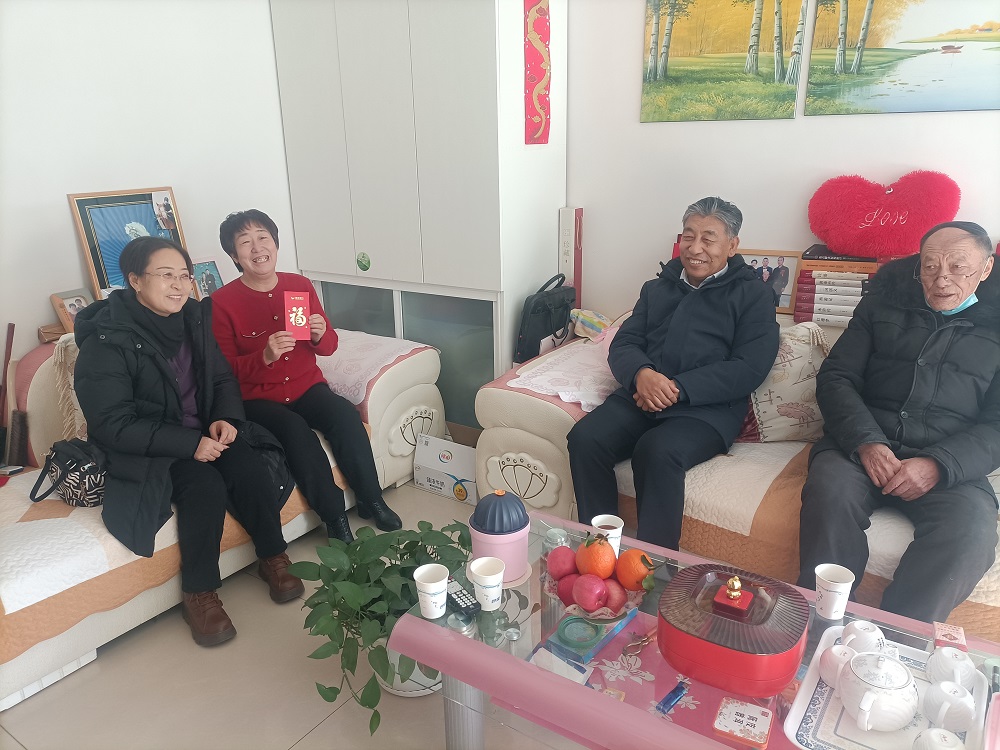 内蒙古自治区赤峰市翁牛特旗关工委慰问“五老”送温暖