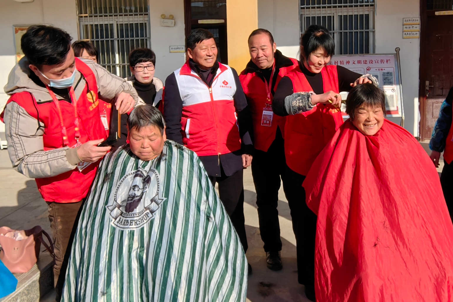 安徽省阜阳市阜南县于集乡关工委联合开展“情暖新春，义务理发〞志愿活动