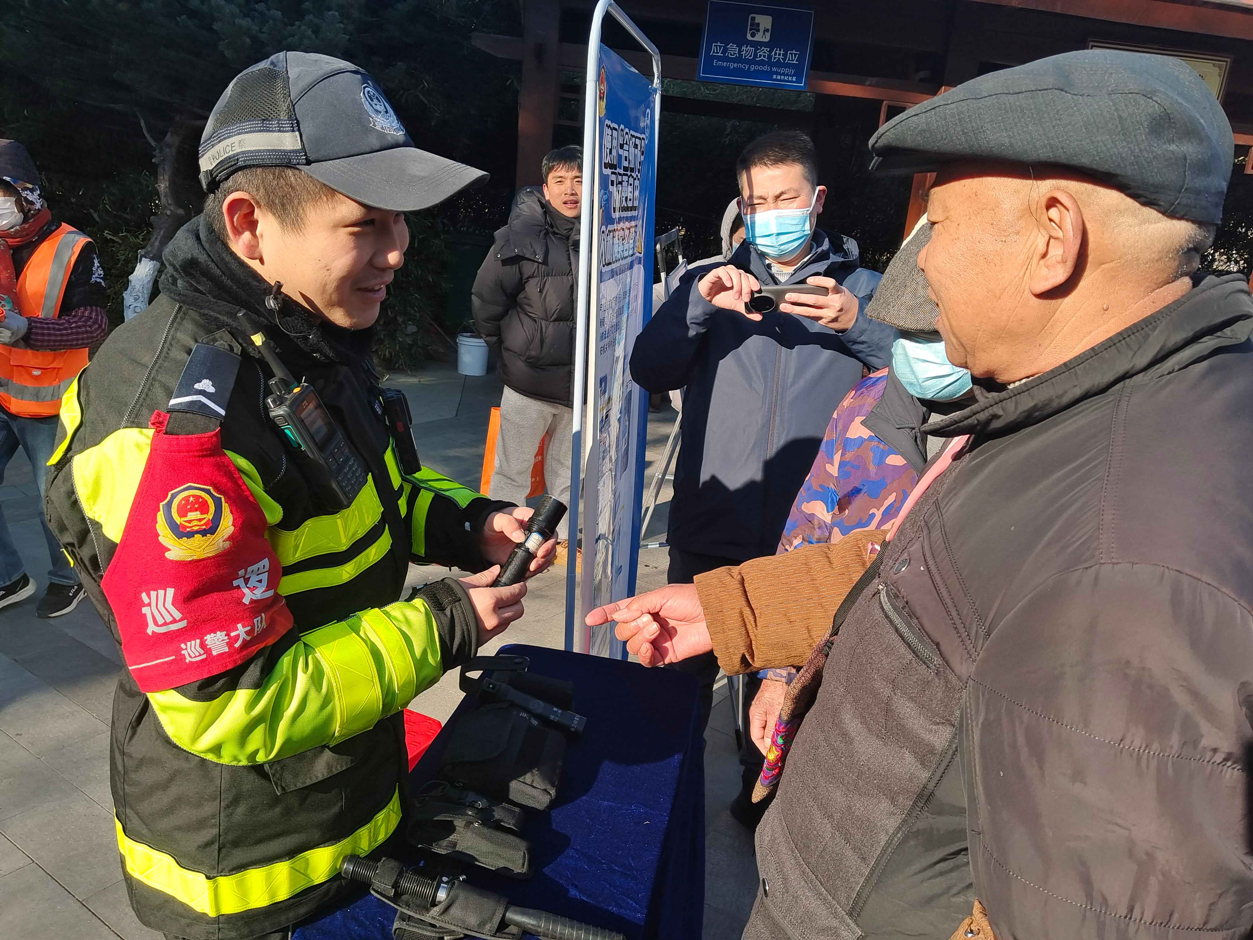 安徽省合肥市包河区滨湖世纪社区清枫网格党总支开展“中国人民警察节”主题宣传活动