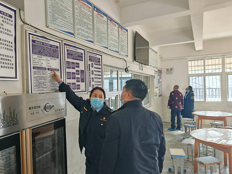 四川省凉山州木里县关工委联合市场监督管理局开展校园及周边安全综合治理联防联动工作